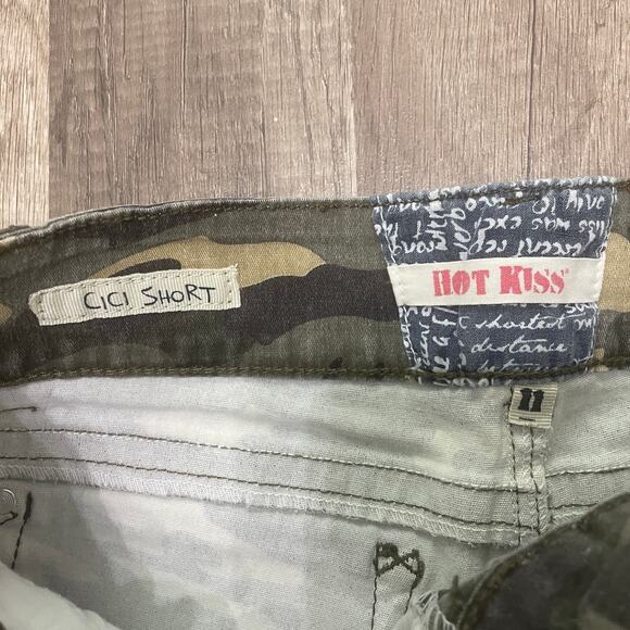 Hot Kiss Camo Low-Rise Y2K Shorts w/ Lace Trim – Size 11 - Picture 5 of 8